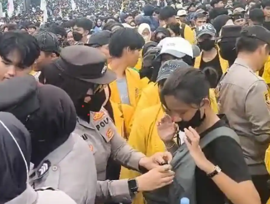 Demo Mahasiswa di DPRD Bengkulu Dijaga Ketat, Polisi Periksa Barang Bawaan Peserta Aksi