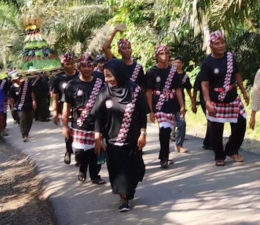 Tradisi Sedekah Bumi Satukan Warga Dusun Sumber Mukti dalam Rasa Syukur dan Gotong Royong