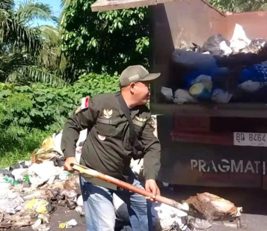 Bersama Warga, DPD LIN Bengkulu Laksanakan Bakti Sosial Bersihkan Sampah