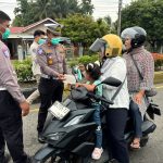Kapolres Mukomuko Bersama Bhayangkari Bagikan 1.000 Masker untuk Lindungi Kesehatan Masyarakat